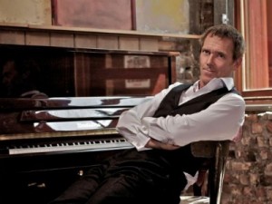 Dottor House debutta nel mondo della musica: ecco il primo album di Hugh Laurie.