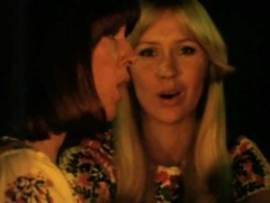 Referendum 2011: La Sora Cesira con gli ABBA.