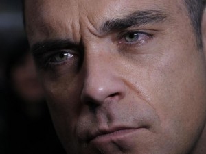 Robbie Williams al lavoro sui testi per il nuovo album solista prodotto da Gary Barlow (VIDEO).