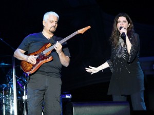 Laura Pausini a Napoli ringrazia i fan (VIDEO).