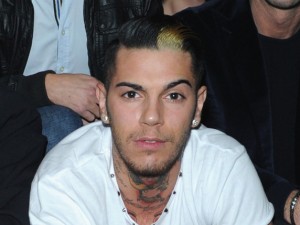 Emis Killa ricoverato in ospedale: rinviati i concerti di Napoli e Bari.