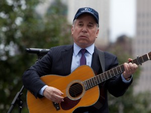 Paul Simon e la moglie arrestati per schiamazzi e molestie.