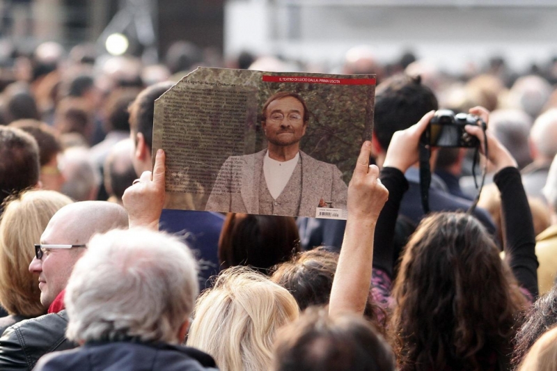 I fan salutano Dalla