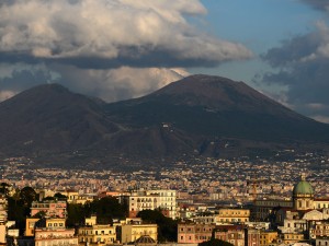 Rischio Vesuvio, si prepara il piano evacuazione: 72 ore per 670mila residenti.