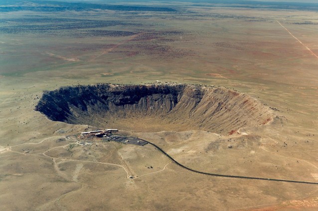 Un asteroide permise l’ascesa dei dinosauri (e un altro ne sancì la fine)?