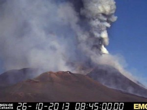 Eruzione dell'Etna del 26 ottobre, preannunciata da due scosse di terremoto.
