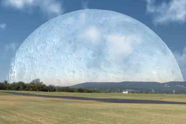 Come sarebbe la Luna a 400 km dalla Terra (VIDEO).