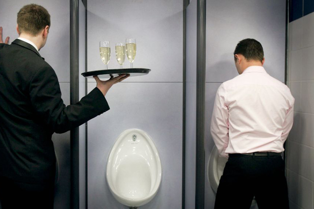 Beve urina tutti i giorni: 
