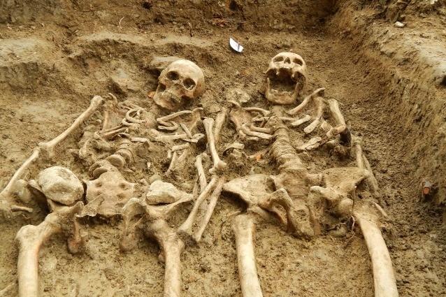 Questa coppia si tiene per mano da 700 anni.