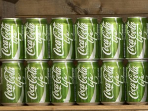 Coca Cola si rifà il trucco con la Life, ma le critiche piovono lo stesso.