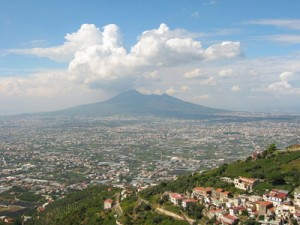 Vesuvio: si può costruire nella zona rossa, torna il pericolo abusivismo edilizio.