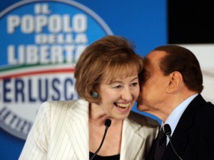 Berlusconi, il vecchio che avanza, fomenta l’intolleranza