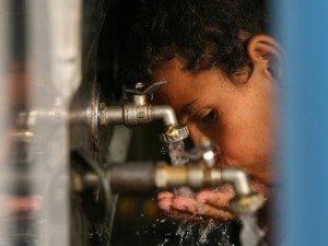 Acqua, il bene comune più prezioso del petrolio in mano alle multinazionali? (INCHIESTA VIDEO).