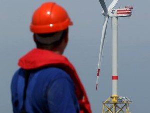 Referendum 2011: salgono in borsa i titoli delle aziende nel settore delle energie alternative.