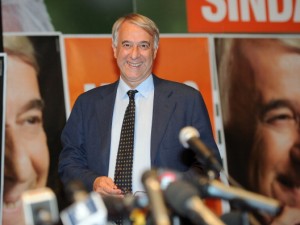Pisapia presenta la nuova giunta e tiene fede alla promessa: metà degli assessori è donna.
