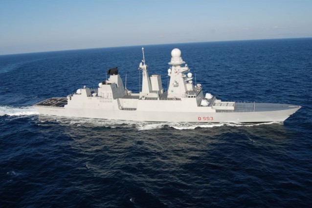 Somalia, pirati aprono il fuoco contro nave militare italiana.