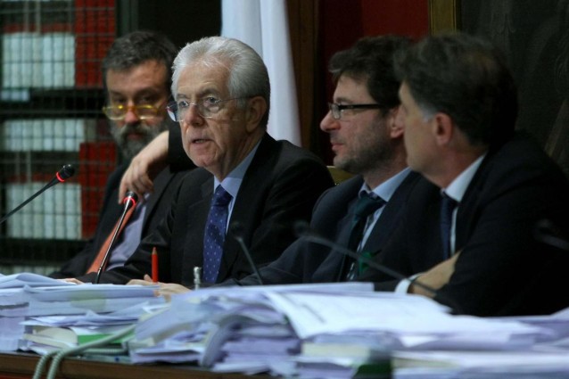 Il decreto salva Italia approda alla Camera. E al Senato i leghisti contestano Monti- DIRETTA.