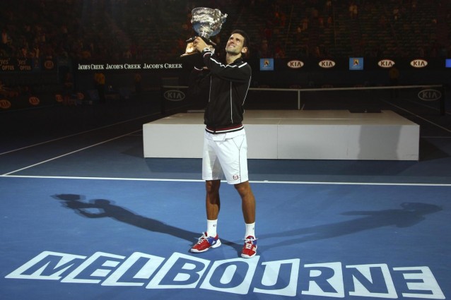 Djokovic vince gli Australian Open 2012, battuto Nadal nella finale più lunga di sempre.