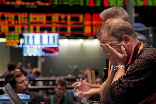 Anche l'Italia declassata da Standard & Poor's, mezza Europa a rischio.