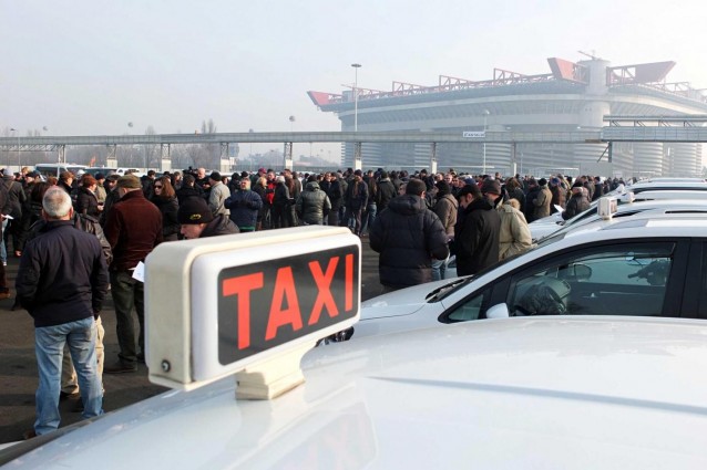 Liberalizzazioni taxi: governo pronto a fare marcia indietro.