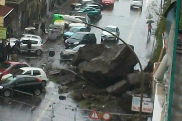 Maltempo in Sicilia, a Catania si registrano crolli e danni (VIDEO).