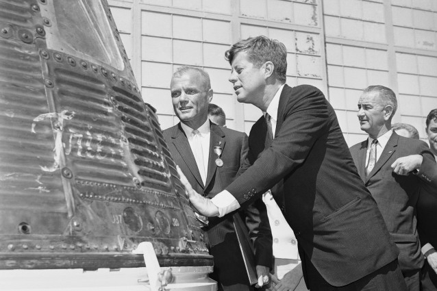50 anni fa il primo americano nello spazio, ma oggi la NASA è in crisi.
