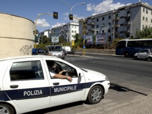 Inseguimento e sparatoria a Milano: muore 29enne.