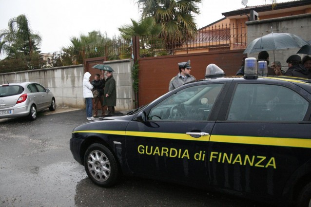Napoli, collegamenti tra politica e Casalesi: 14 arresti in un blitz della Guardia di Finanza.