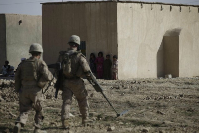 Afghanistan, proteste con morti e feriti per il rogo del Corano. Chiude l’ambasciata Usa a Kabul.