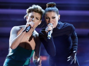 Emma contro Alessandra Amoroso. Lotte tra i fan e colpi bassi su Facebook.