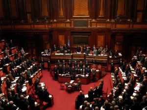 Il Senato approva il taglio dei deputati.