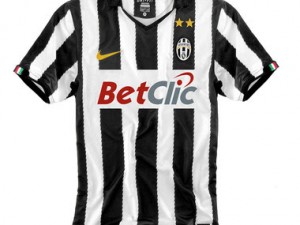Indossa la maglia della Juventus per andare a rubare auto, bloccato dalla Polizia.
