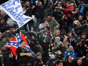 Napoli, agguato ai tifosi svedesi dell'Aik Solna: tre accoltellati.