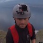 Non si apre il paracadute, salvo per miracolo (video)