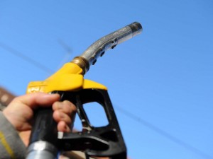 Benzina, l'Effetto Egitto fa volare i prezzi. Il Codacons: