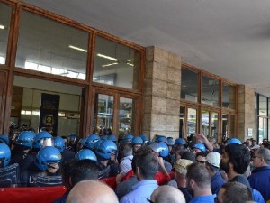 Terni: manganellate al Sindaco, Polizia apre inchiesta interna.