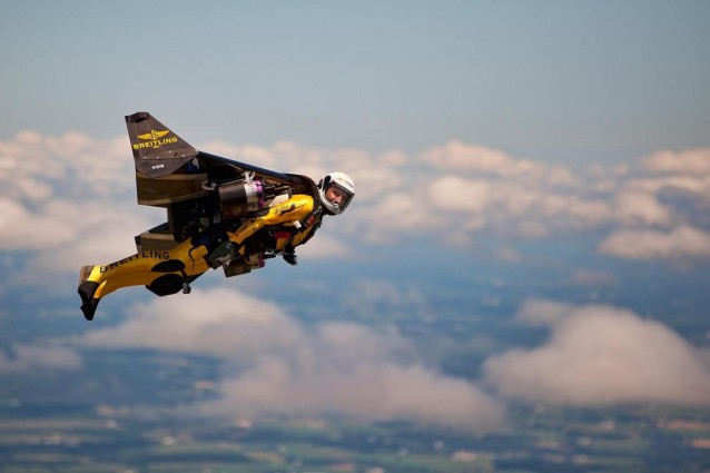 Ecco il primo volo del jetman Yves Rossi (FOTO).