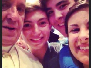 autoscatto-papa-francesco-300x225.jpg