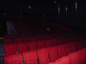 Cinema a luci rosse gestiti come bordelli, sequestrate 6 sale.