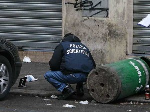 Maxi rissa a colpi di bastoni e spranghe. Per 50 euro.