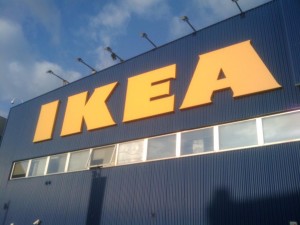 Ikea: imbottisce una sedia con 1.800 euro di merce rubata. Arrestato.