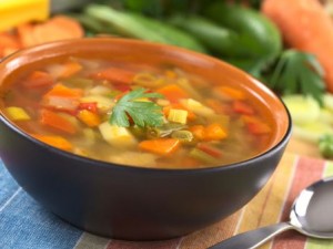 Padova: mangia minestrone precotto, 33enne intossicato dal botulino.