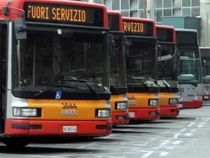 Prende in ostaggio tre passeggeri del bus. Notte di follia alla stazione Termini di Roma.