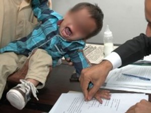 Pakistan, bimbo di 9 mesi arrestato con l'accusa di omicidio.