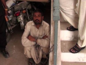 Orrore in Pakistan: due fratelli rubano un bambino di 2 anni e lo mangiano.