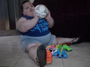 Bimbo di 3 anni pesa 70 kg. I genitori: 