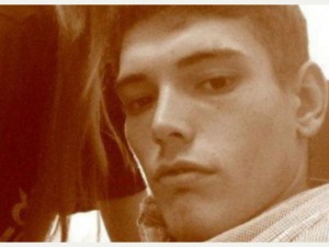 Uccide la fidanzatina 16enne incinta: non voleva parlasse con altri ragazzi.