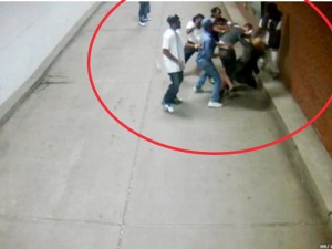 Cercano di stuprare la fidanzata: uomo affronta 5 criminali per difenderla (VIDEO).