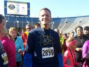 La storia di Brian, l'uomo che ha perso 180 chili e ora corre la maratona per beneficenza.