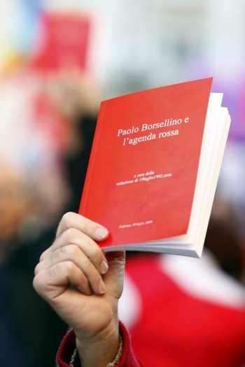 Il-popolo-delle-Agende-rosse
